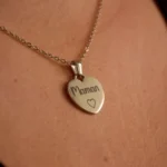 Collier gravé en acier inoxydable Maman